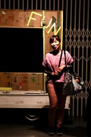 アーの演劇「一つきりの夜に」より。