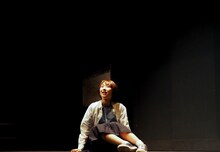 かるがも団地 第5回本公演「意味なしサチコ、三度目の朝」より。（撮影：稲垣隼）