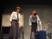 かるがも団地 第5回本公演「意味なしサチコ、三度目の朝」より。（撮影：稲垣隼）