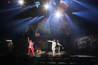 「大パルコ人（4）マジロックオペラ『愛が世界を救います（ただし屁が出ます）』」より。（撮影：宮川舞子）