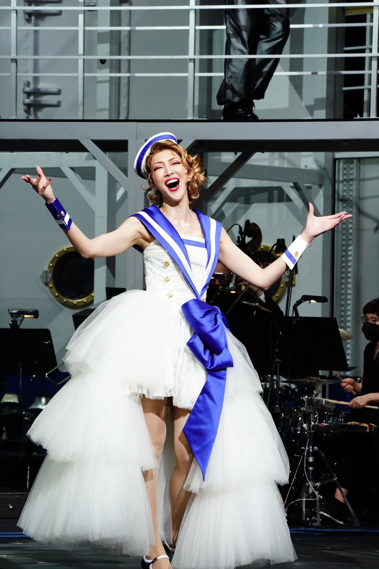 紅ゆずる主演「エニシング・ゴーズ」まもなく開幕、キャスト陣によるタップダンスも