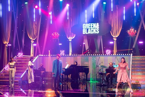 井上芳雄（中央）