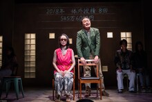 DULL-COLORED POP 第23回本公演「丘の上、ねむのき産婦人科」より。（Photo by bozzo）