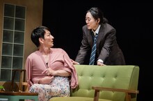 DULL-COLORED POP 第23回本公演「丘の上、ねむのき産婦人科」より。（Photo by bozzo）