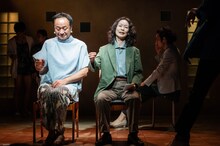 DULL-COLORED POP 第23回本公演「丘の上、ねむのき産婦人科」より。（Photo by bozzo）