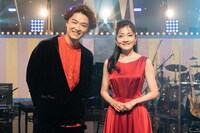 左から井上芳雄、島田歌穂。