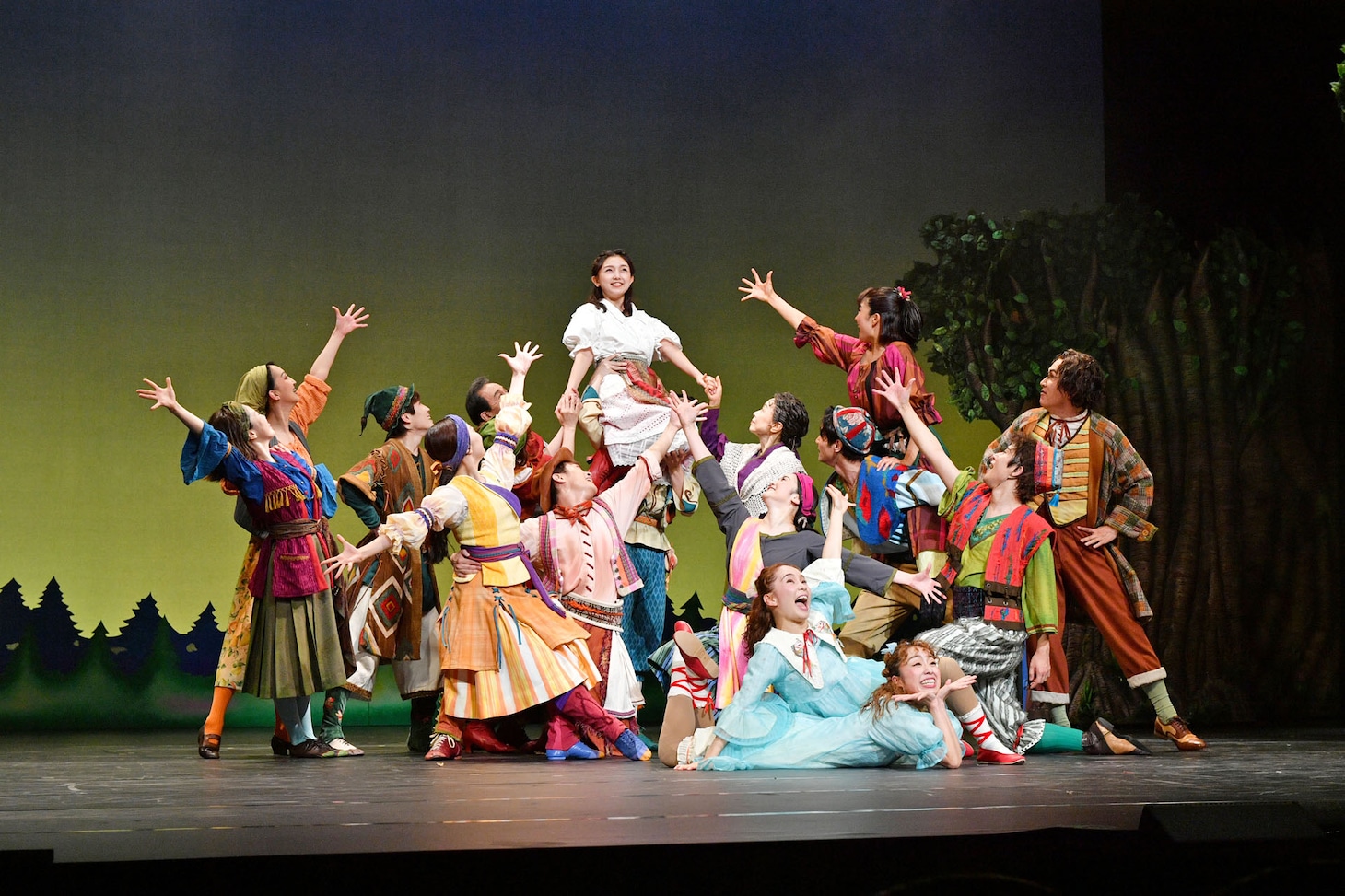 劇団四季 新作ファミリーミュージカル「はじまりの樹の神話～こそあどの森の物語～」より。（撮影：樋口隆宏）