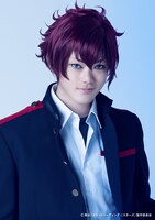 長江崚行扮する前島絢晴。