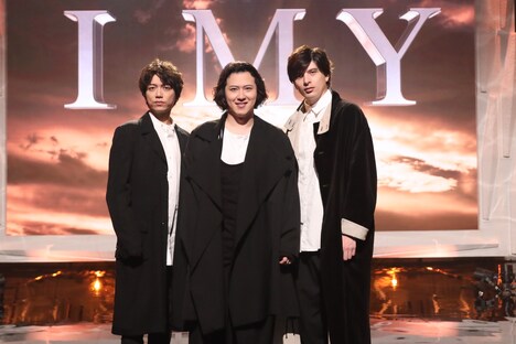 左から山崎育三郎、尾上松也、城田優。(c)フジテレビ