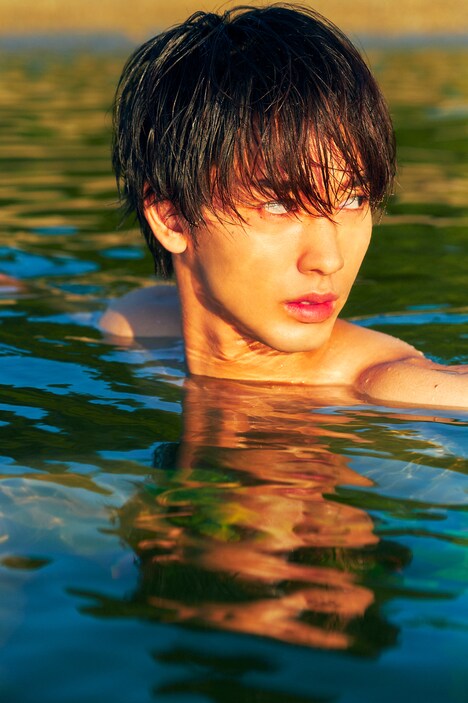 近藤頌利 1st写真集「軌跡」（東京ニュース通信社）より。