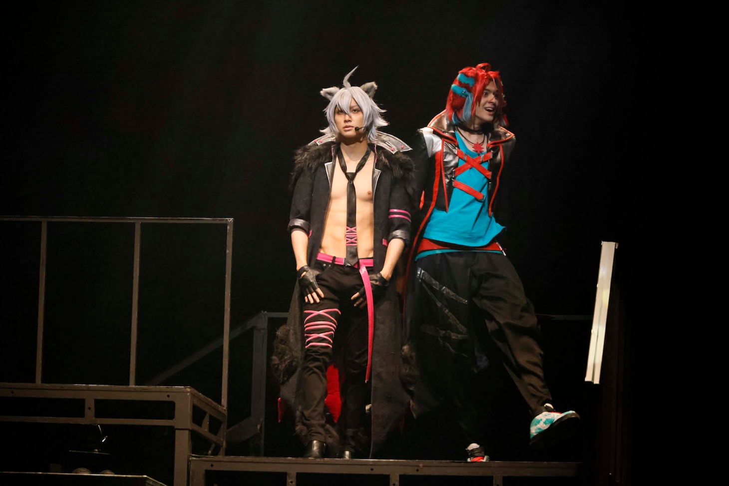 「Live Musical『SHOW BY ROCK!!』-DO 根性北学園編- 夜と黒のReflection」より。