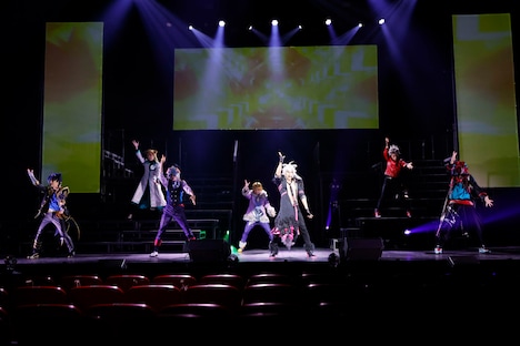 「Live Musical『SHOW BY ROCK!!』-DO 根性北学園編- 夜と黒のReflection」より。