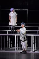 子どもたちとアンドロイドが創る新しいオペラ「Super Angels スーパーエンジェル」より。（撮影：鹿摩隆司、提供：新国立劇場）