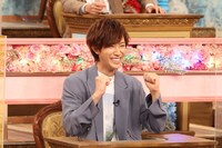 「今夜はナゾトレ USJから出題！タメになる流行クイズ2時間SP」より、阿部亮平（Snow Man）。(c)フジテレビ