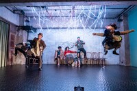 地点「どん底」より。（撮影：松見拓也）