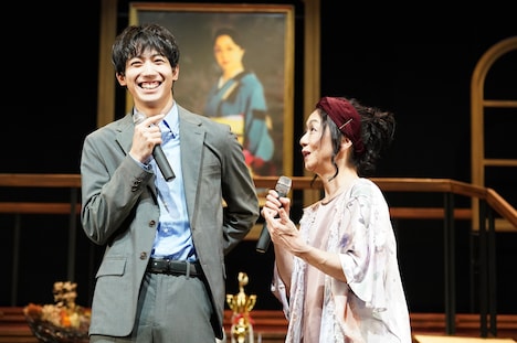 左から有澤樟太郎、山下容莉枝。