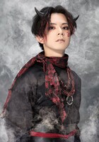 古谷陸扮する牛頭。