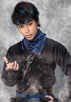 前田真弥扮する馬頭。