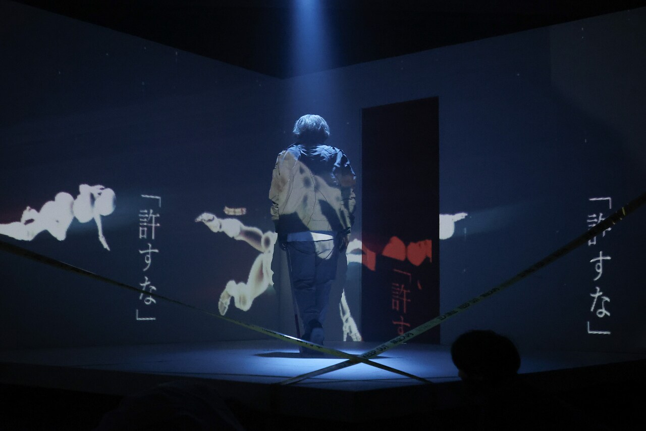 幻灯劇場 第9回公演「盲年」より。（撮影：中谷利明）