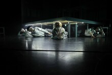 幻灯劇場 第9回公演「盲年」より。（撮影：中谷利明）