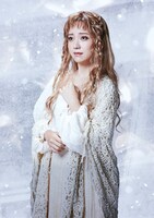 熊谷彩春扮するデア。