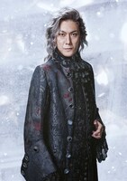 吉野圭吾扮するデヴィット・ディリー・ムーア卿。