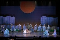 日生劇場ファミリーフェスティヴァル2021 音楽劇「あらしのよるに」より。（撮影：青木司）