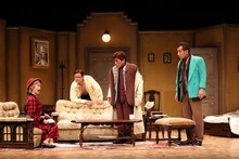 加藤健一事務所 vol.110「THE SHOW MUST GO ON」より。（撮影：石川純）