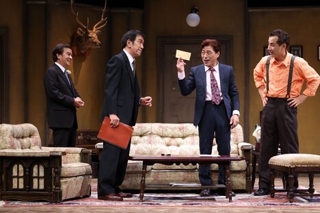 加藤健一事務所 vol.110「THE SHOW MUST GO ON」より。(撮影:石川純)