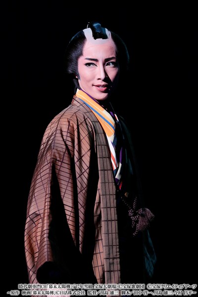 「幕末太陽傳」より。(c)宝塚歌劇団 (c)宝塚クリエイティブアーツ ～原作 映画「幕末太陽傳」(c)日活株式会社 監督／川島雄三 脚本／田中啓一、川島雄三、今村昌平～