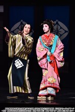 「幕末太陽傳」より。(c)宝塚歌劇団 (c)宝塚クリエイティブアーツ ～原作 映画「幕末太陽傳」(c)日活株式会社 監督／川島雄三 脚本／田中啓一、川島雄三、今村昌平～