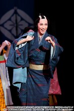 「幕末太陽傳」より。(c)宝塚歌劇団 (c)宝塚クリエイティブアーツ ～原作 映画「幕末太陽傳」(c)日活株式会社 監督／川島雄三 脚本／田中啓一、川島雄三、今村昌平～