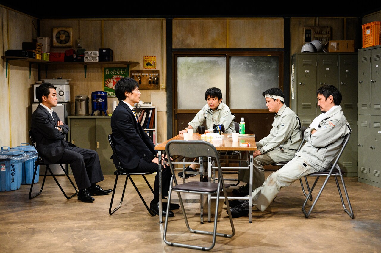 小松台東「デンギョー！」（再演）より。（撮影：向殿政高）