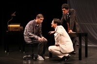 文学座9月アトリエの会「熱海殺人事件」より。（撮影：宮川舞子）