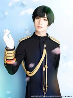 植田圭輔扮する日本。