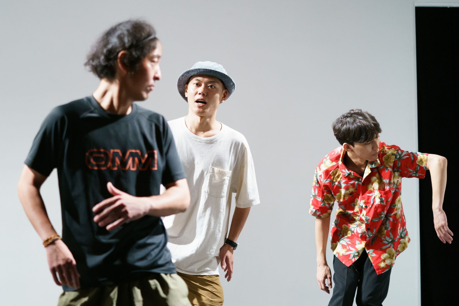 アッシュマンズ「タバコバのわかれ いつでもつき指3本立て」より、「煙ウカンムリ」。（撮影：松本和幸）