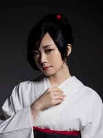 三森すずこ扮する雪村咲羽。