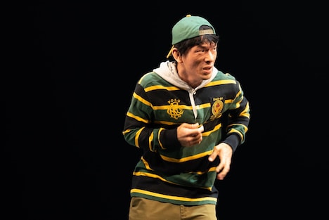 パルコ・プロデュース2021「Birdland」より。（撮影：引地信彦）