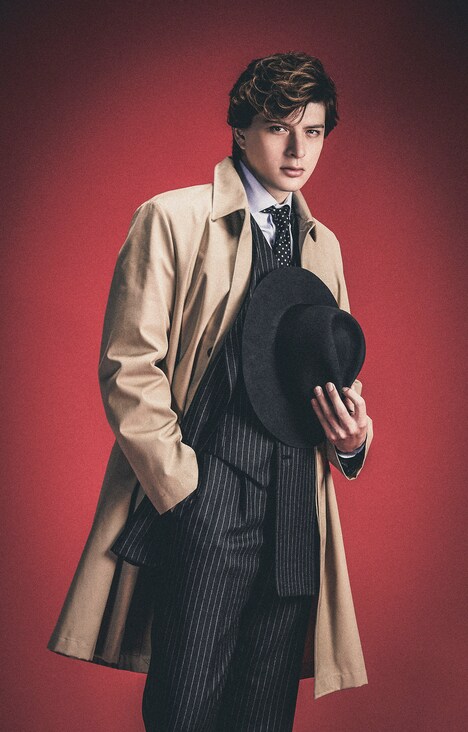 ミュージカル「カーテンズ」より、城田優のビジュアル。