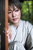 「“Unknown” Emotional-Time 七海ひろき写真集」（小学館）より。（撮影：三宮幹史）