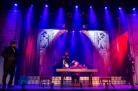 アナタを幸せにする世界の伝説シリーズ・2 アナ伝vol.2「霧の中のノスフェラトゥ～ドラキュラ伝説」より。（撮影：圓岡淳）