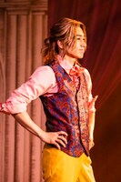 アナタを幸せにする世界の伝説シリーズ・2 アナ伝vol.2「霧の中のノスフェラトゥ～ドラキュラ伝説」より。（撮影：圓岡淳）