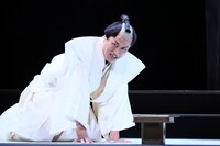 こまつ座「雨」より。（撮影：宮川舞子）