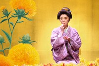 こまつ座「雨」より。（撮影：宮川舞子）