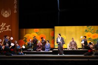 こまつ座「雨」より。（撮影：宮川舞子）