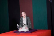 落語「死神」を披露する春風亭一之輔。(c)松竹