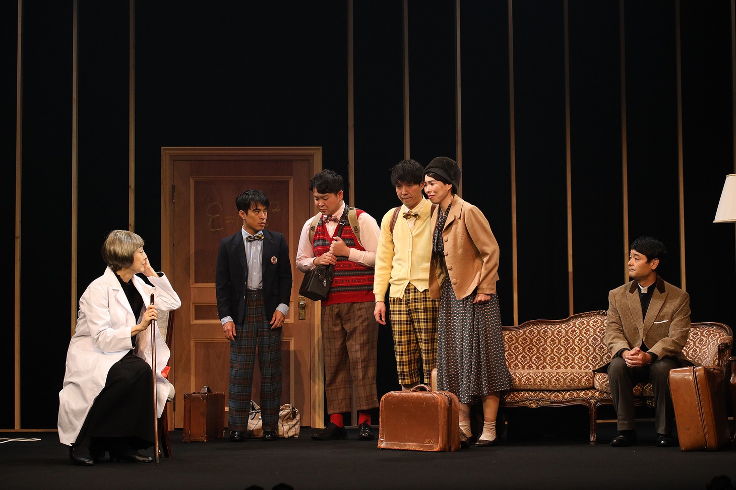 ワタナベエンターテインメント Diverse Theater「物理学者たち」より。（撮影：遠山高広）