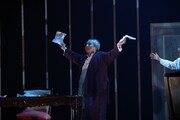 ワタナベエンターテインメント Diverse Theater「物理学者たち」より。（撮影：遠山高広）