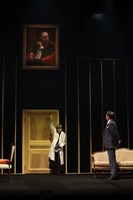 ワタナベエンターテインメント Diverse Theater「物理学者たち」より。（撮影：遠山高広）