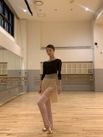 甘さとスタイリッシュさを兼ね備えたルック。